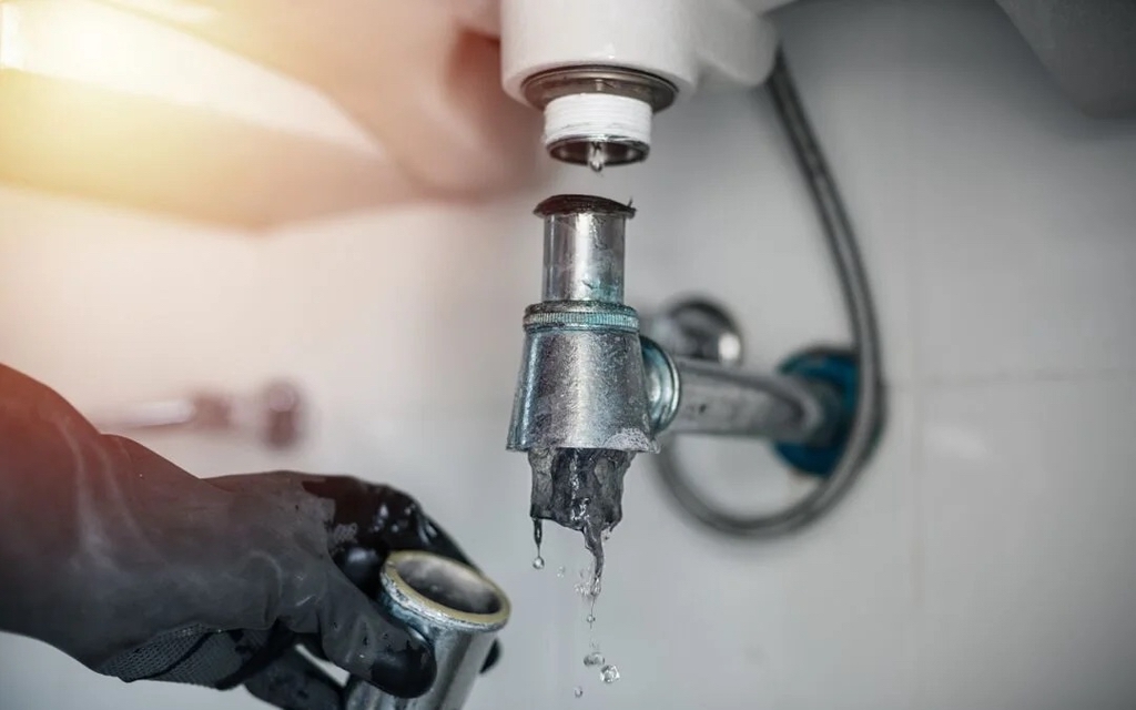 Water Loopt Langzaam Uit Afvoer